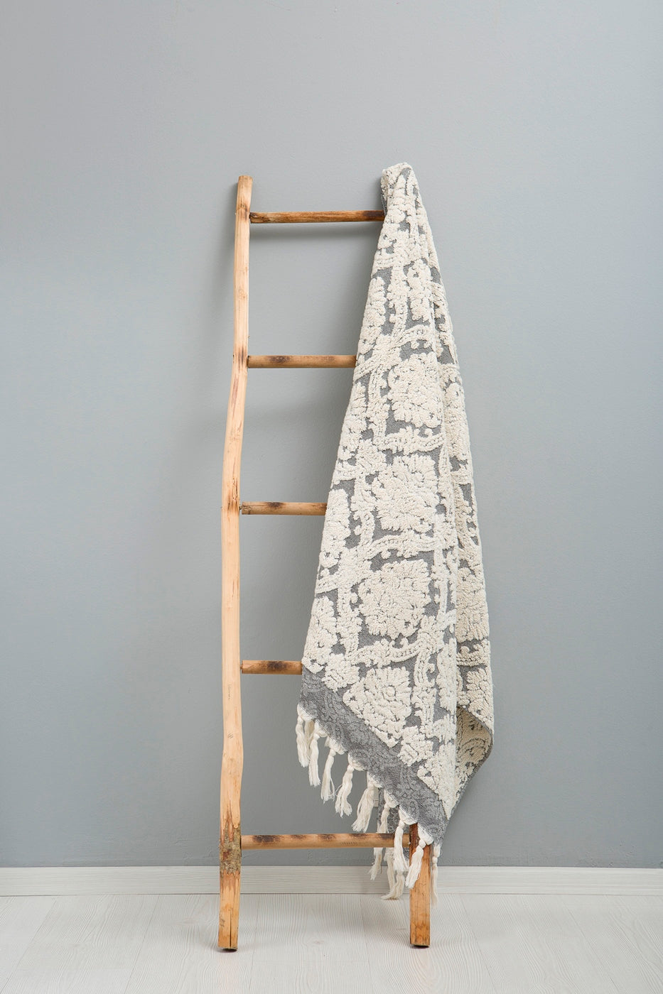 THE LOOM Bathtowel - 'Kuşadası' Elegant Floral