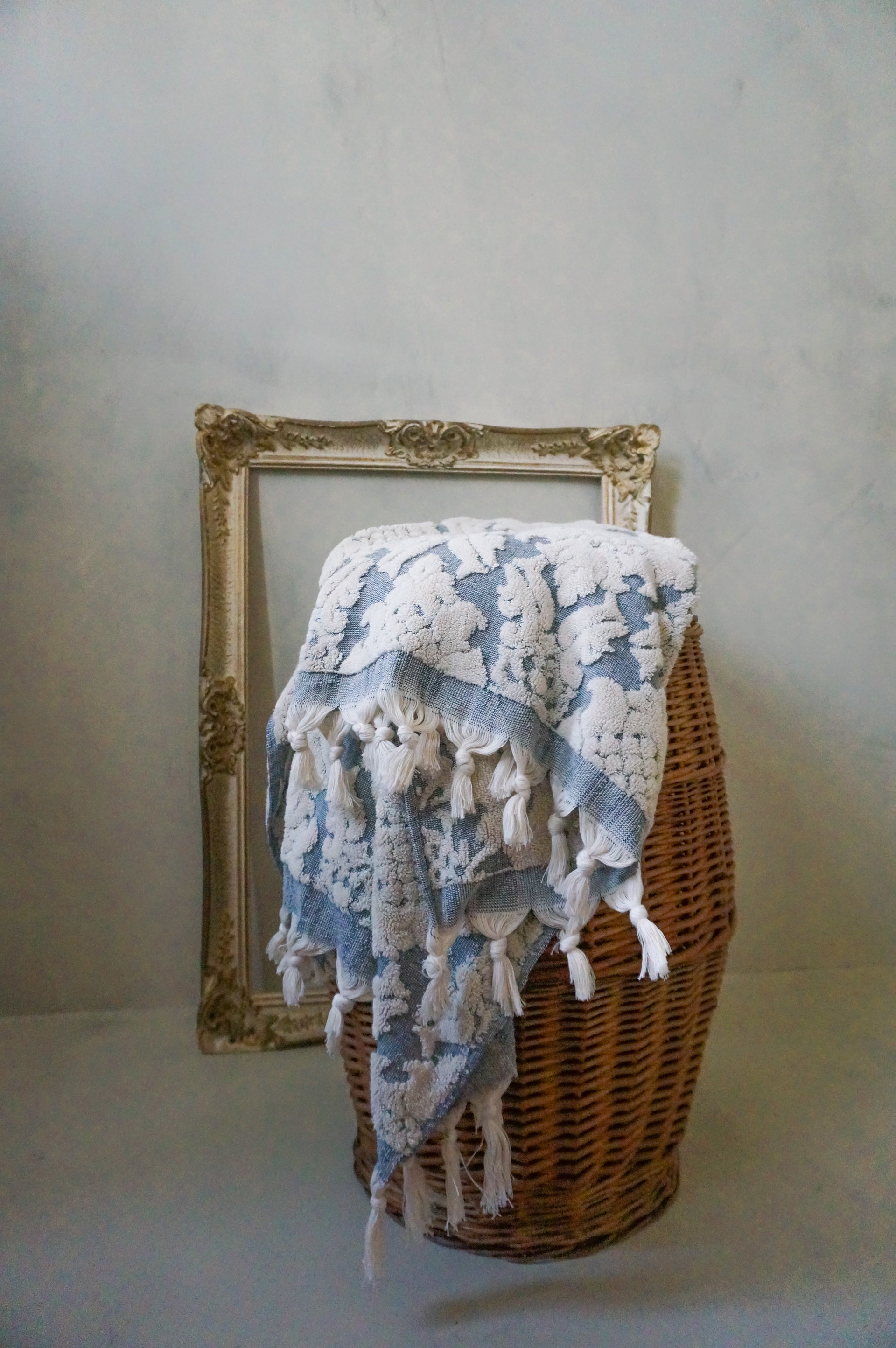 THE LOOM Bathtowel - 'Kuşadası' Elegant Floral